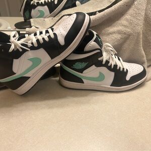 Jordan one barely worn looking for around 80